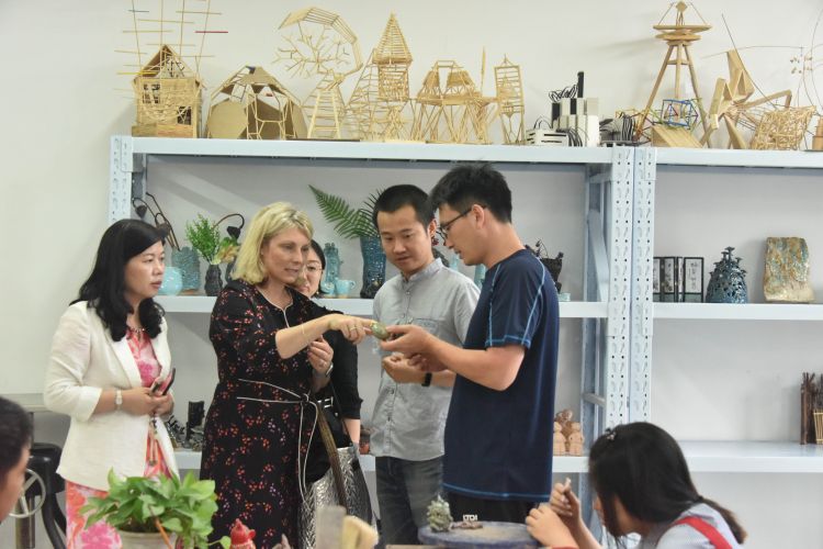 参观我校特殊教育学院
